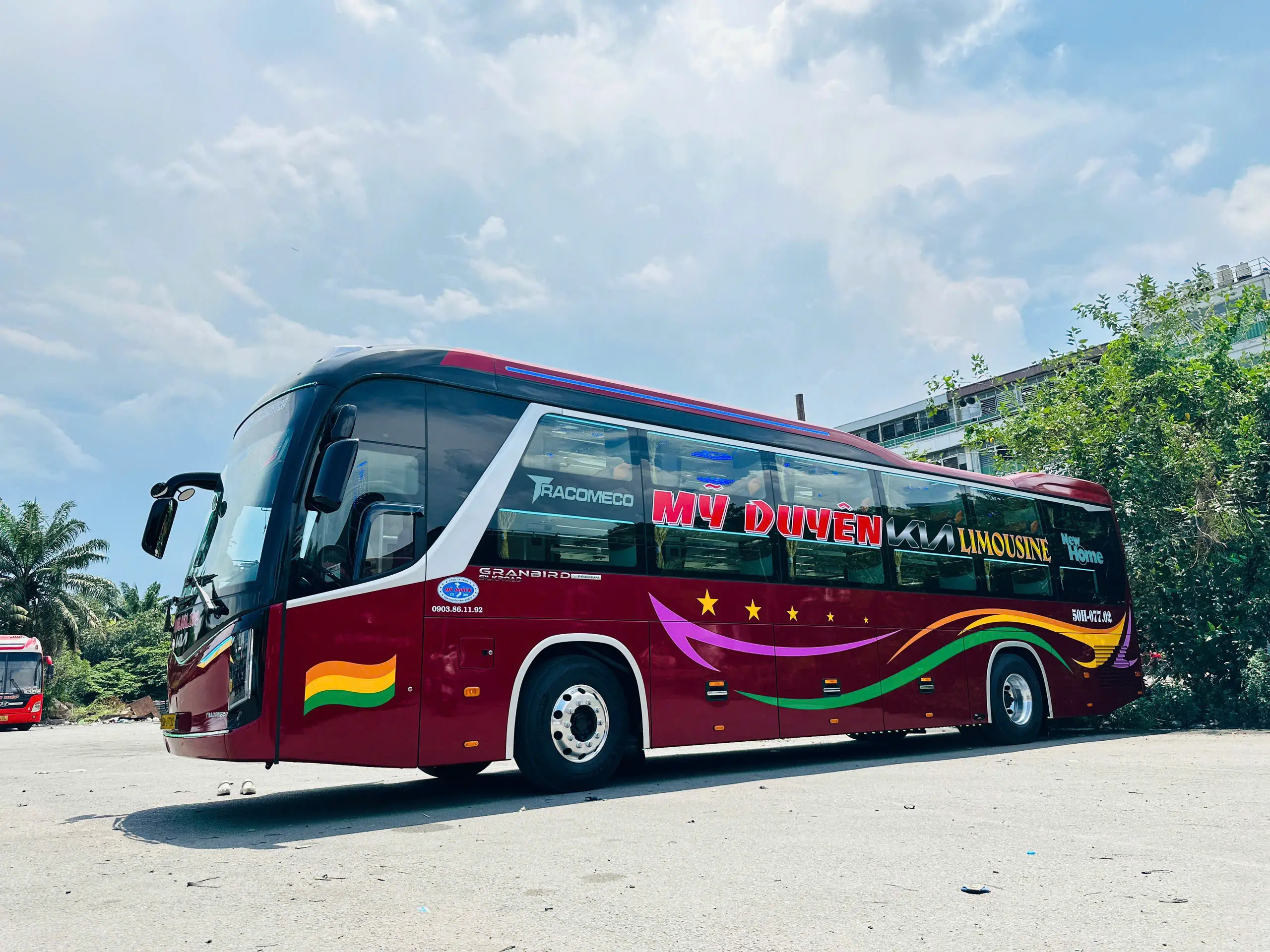 NHÀ XE TUYỂN DỤNG